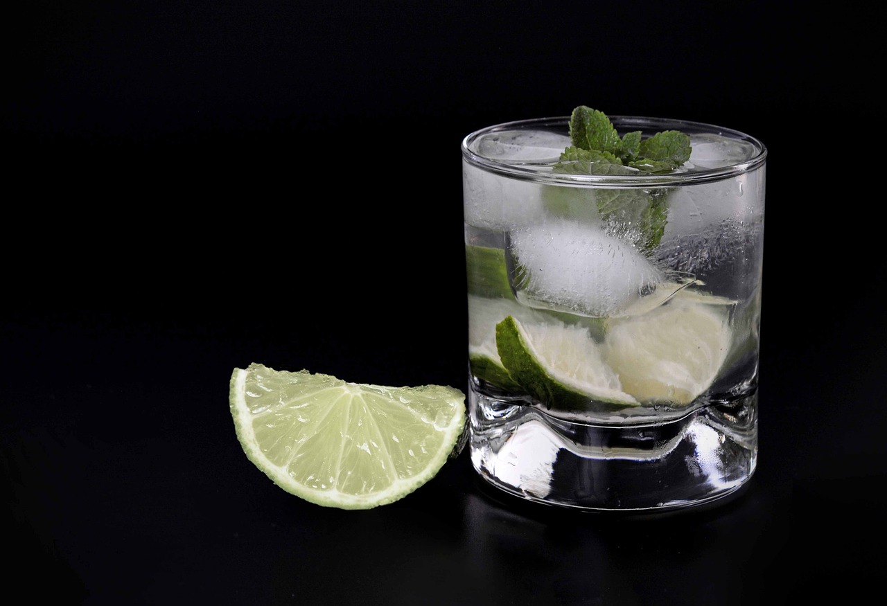 drink, caipirinha, glass-3313606.jpg